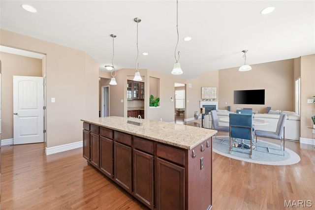 404 Maple Rise Path, Chesterfield, MO 63005