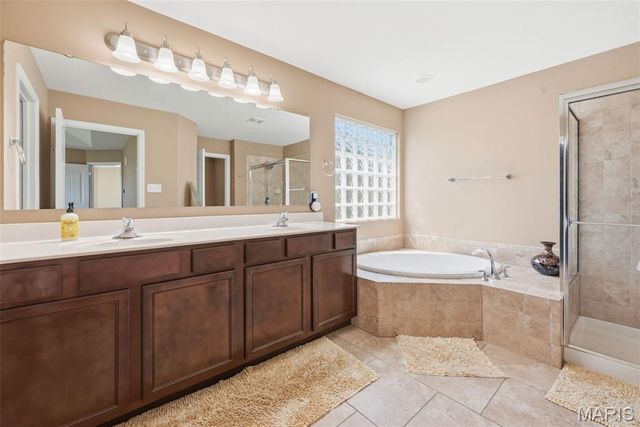404 Maple Rise Path, Chesterfield, MO 63005