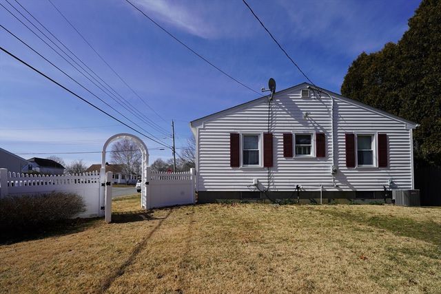 363 Brockton St, New Bedford, MA 02745