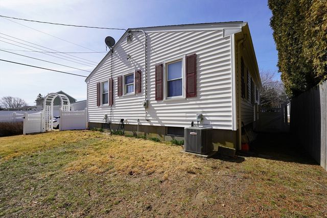 363 Brockton St, New Bedford, MA 02745