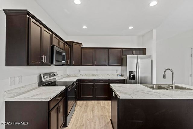 359 S Stingray Lane, Sneads Ferry, NC 28460