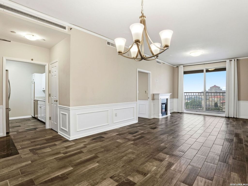 1 Towers Park Ln Apt 1007, San Antonio, TX 78209