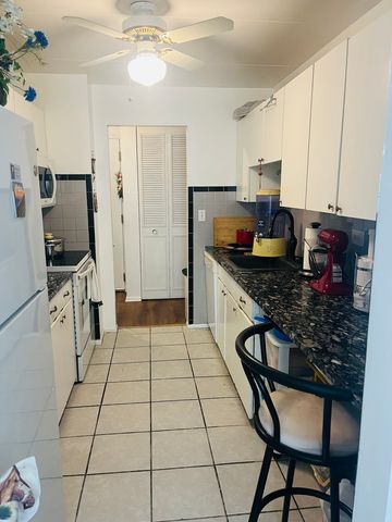 225 S Rohlwing Road 618, Palatine, IL 60074
