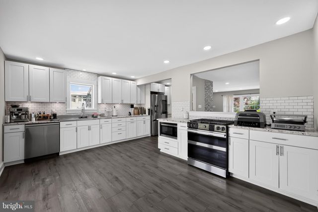 50 MIDDLE RD, Levittown, PA 19056