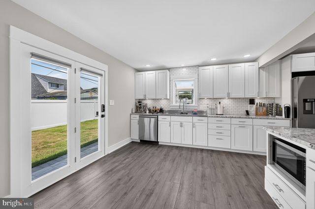 50 MIDDLE RD, Levittown, PA 19056