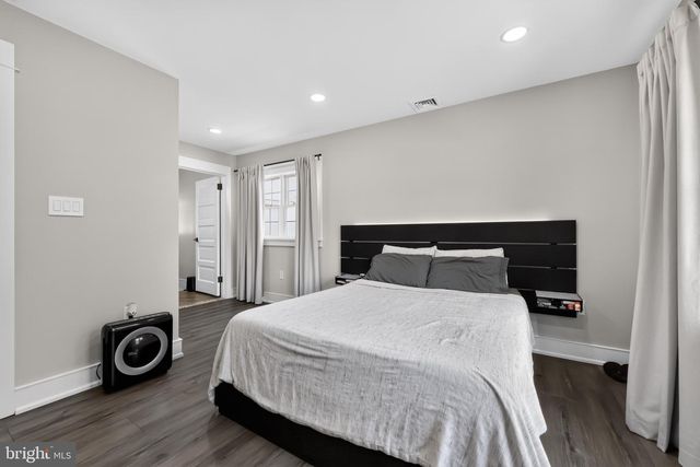 50 MIDDLE RD, Levittown, PA 19056