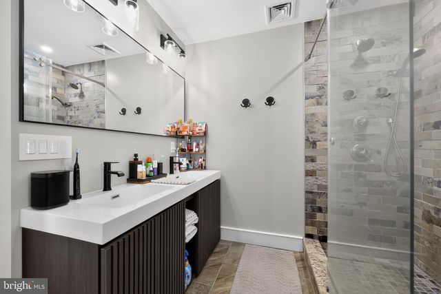 50 MIDDLE RD, Levittown, PA 19056