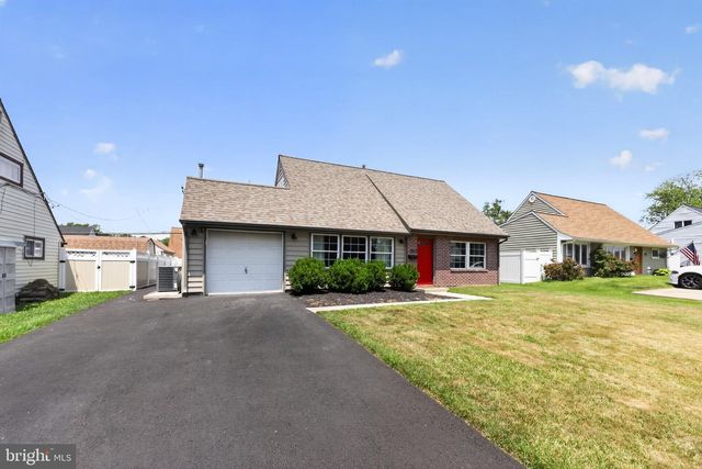 50 MIDDLE RD, Levittown, PA 19056