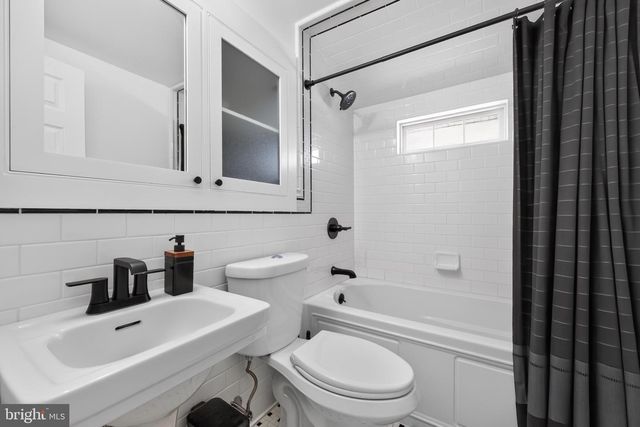 50 MIDDLE RD, Levittown, PA 19056