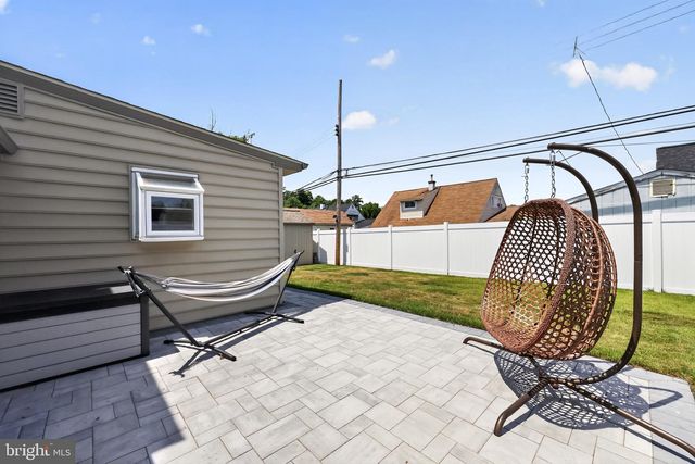 50 MIDDLE RD, Levittown, PA 19056