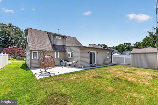 50 MIDDLE RD, Levittown, PA 19056
