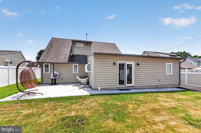 50 MIDDLE RD, Levittown, PA 19056