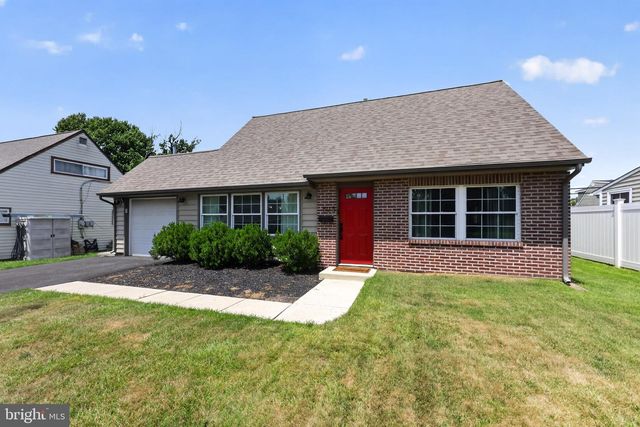 50 MIDDLE RD, Levittown, PA 19056