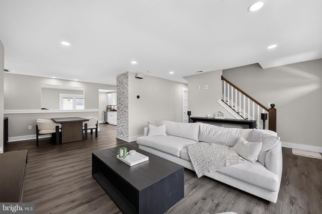 50 MIDDLE RD, Levittown, PA 19056