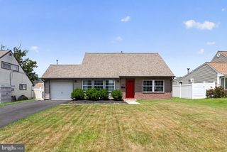 50 MIDDLE RD, Levittown, PA 19056