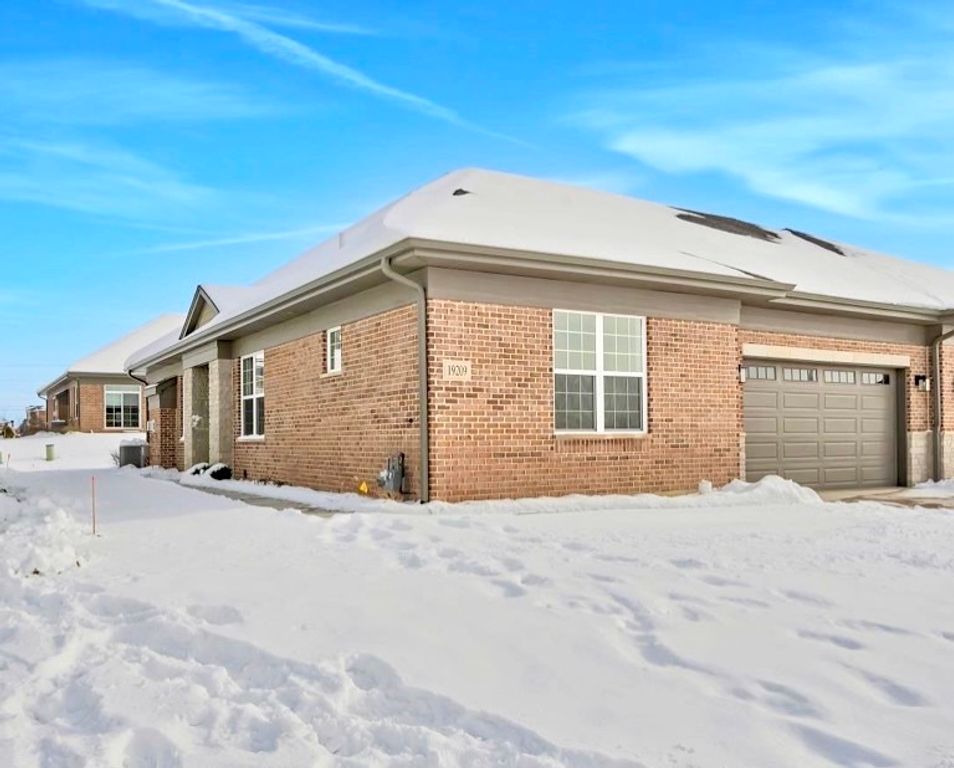19209 Buncrana Circle, Tinley Park, IL 60487
