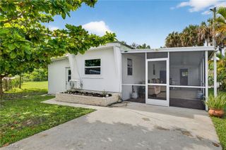 3742 Unique CIR, Fort Myers, FL 33908
