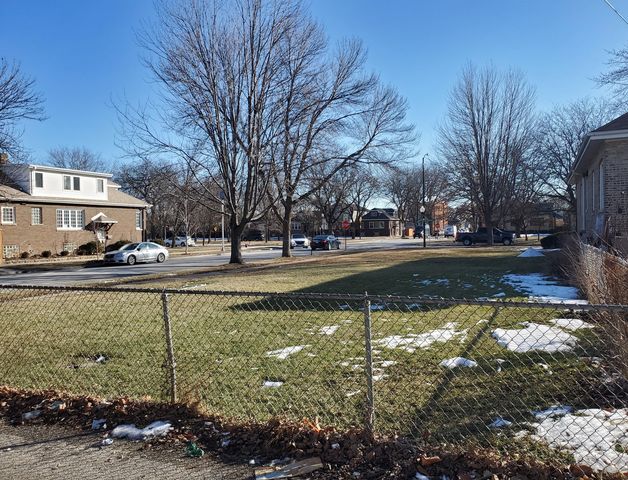 4702 W WRIGHTWOOD Avenue, Chicago, IL 60639