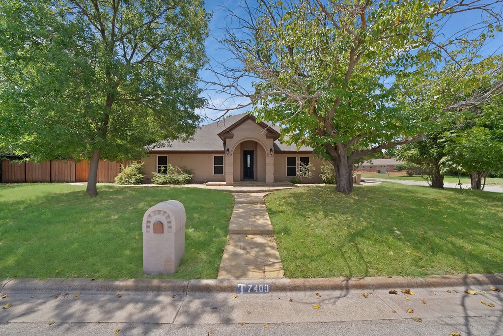 7400 Bogart Drive, North Richland Hills, TX 76180