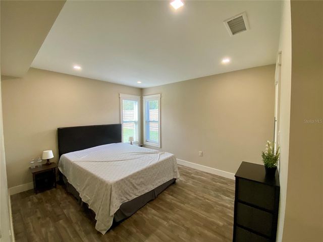 4564 IOLA DRIVE, Sarasota, FL 34231