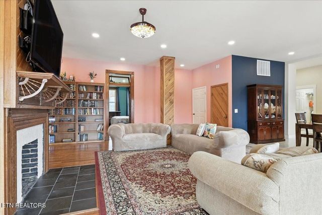 321 High St, Maryville, TN 37804