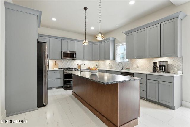 321 High St, Maryville, TN 37804