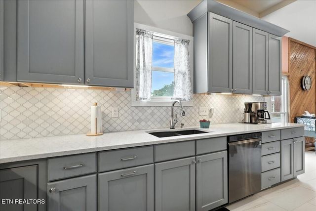 321 High St, Maryville, TN 37804