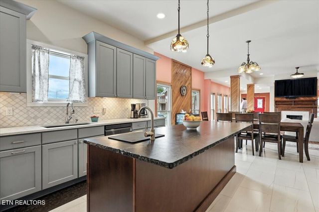 321 High St, Maryville, TN 37804