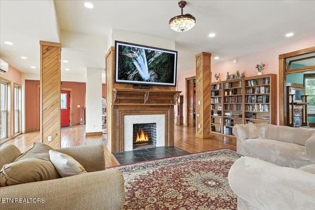 321 High St, Maryville, TN 37804