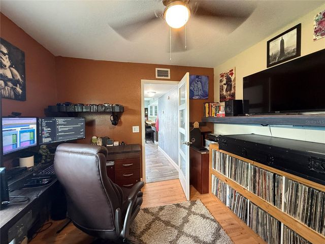 10009 REGAL WOODS LANE, Tampa, FL 33624