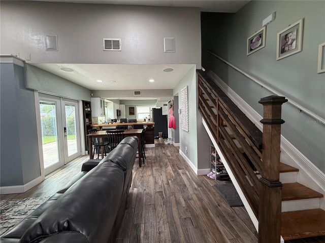10009 REGAL WOODS LANE, Tampa, FL 33624