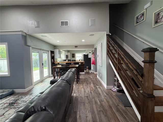 10009 REGAL WOODS LANE, Tampa, FL 33624