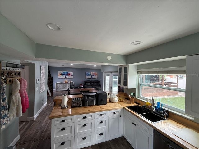 10009 REGAL WOODS LANE, Tampa, FL 33624