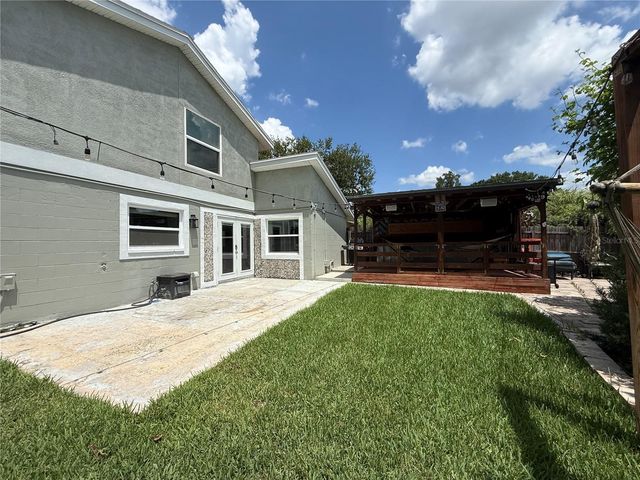 10009 REGAL WOODS LANE, Tampa, FL 33624
