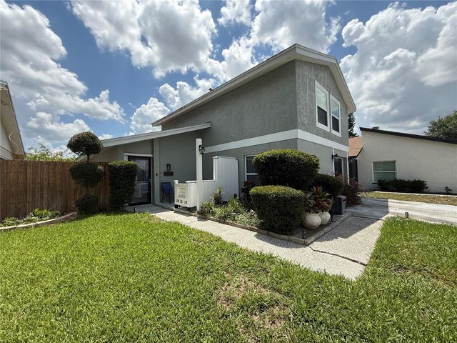 10009 REGAL WOODS LANE, Tampa, FL 33624