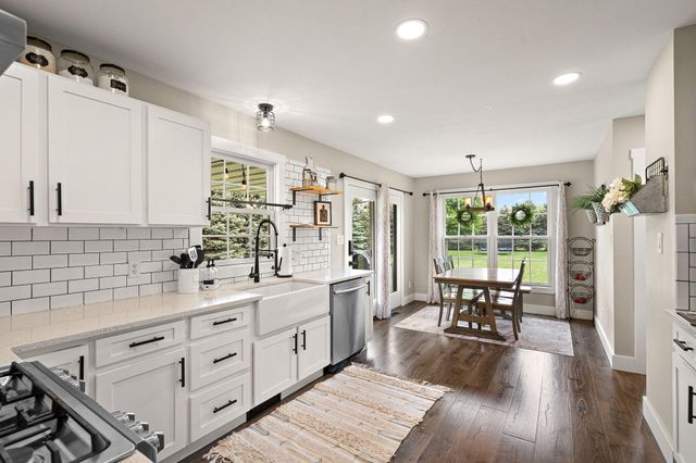 403 Creekwood Drive, Valparaiso, IN 46383