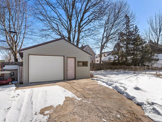 925 N 16th STREET, Manitowoc, WI 54220