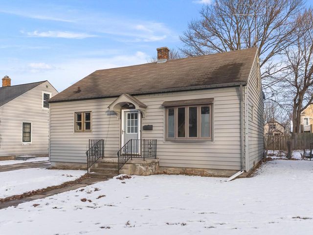 925 N 16th STREET, Manitowoc, WI 54220