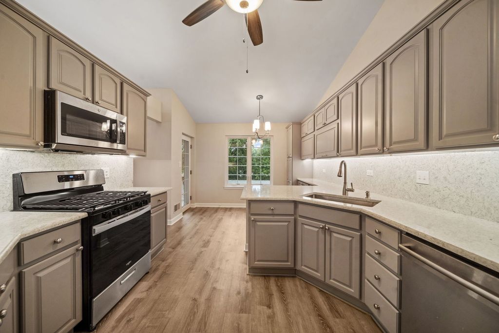 5645 S Cass Avenue 301, Westmont, IL 60559 — photo 3
