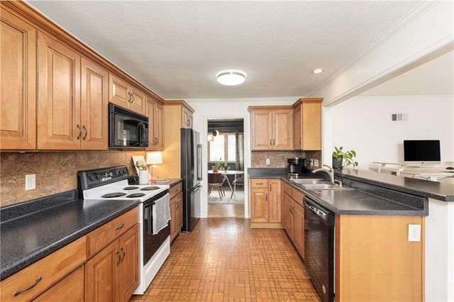 6138 Hemlock Street, Mission, KS 66202