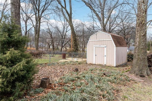 6138 Hemlock Street, Mission, KS 66202