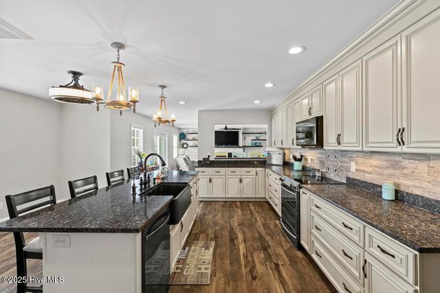143 Tifton Circle, Cape Carteret, NC 28584