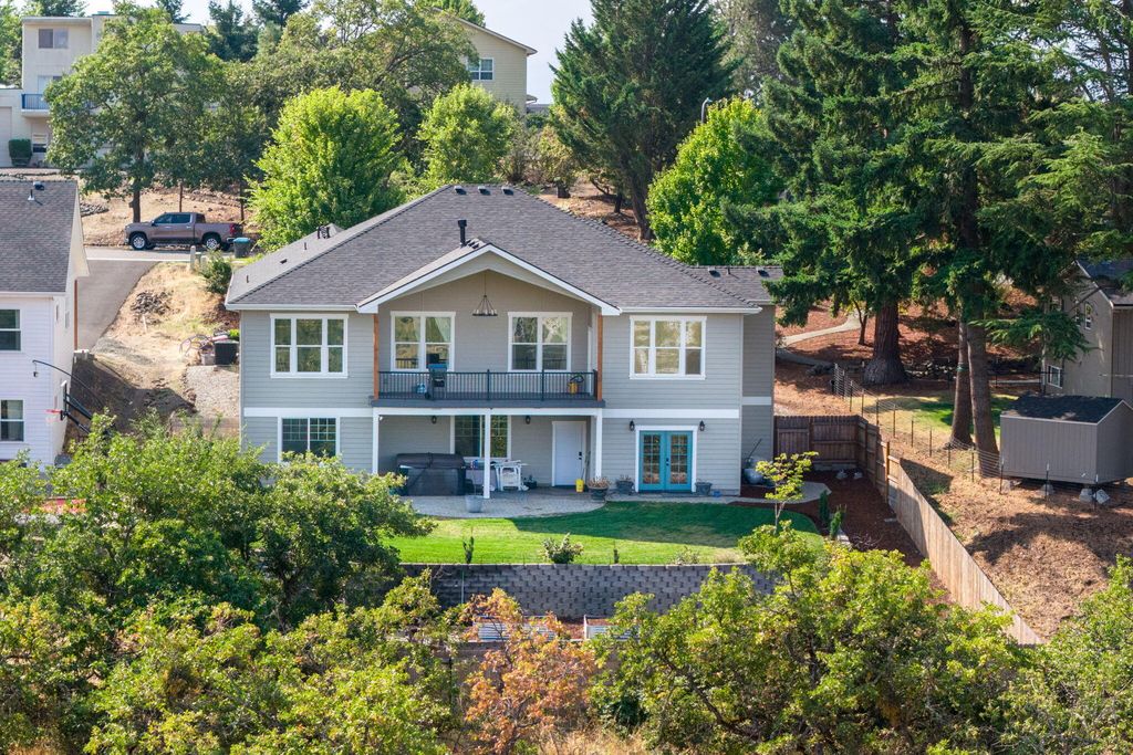 3371 Annapolis Drive, Medford, OR 97504