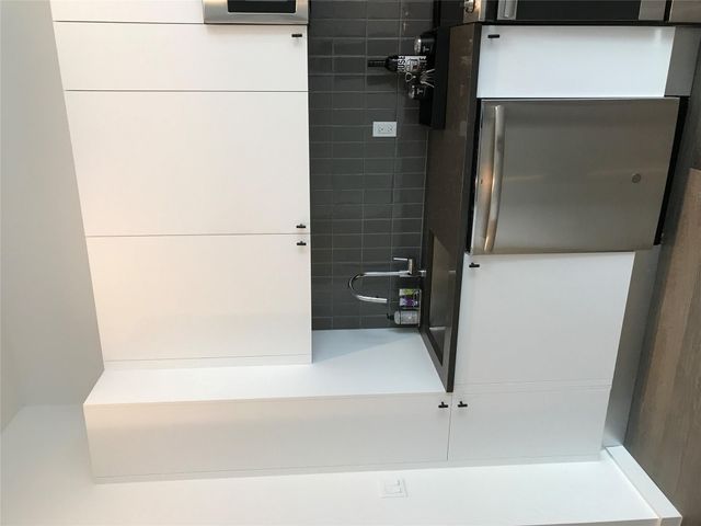 800 Embassy DR 505, Austin, TX 78702
