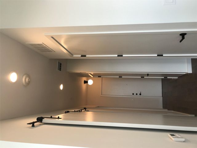800 Embassy DR 505, Austin, TX 78702