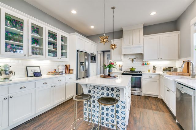 341 S Edgefield Avenue, Dallas, TX 75208
