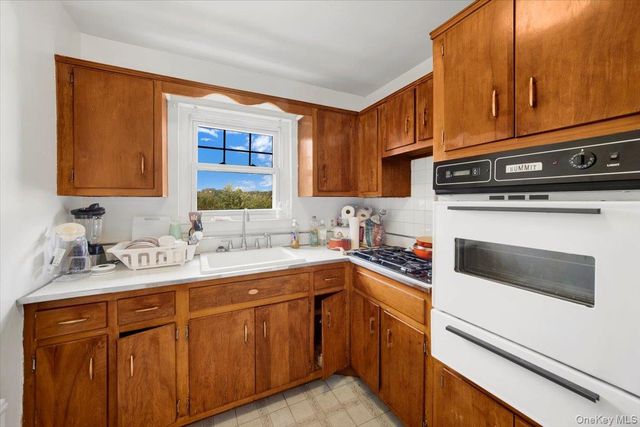 1879 Crompond Road G-10, Peekskill, NY 10566