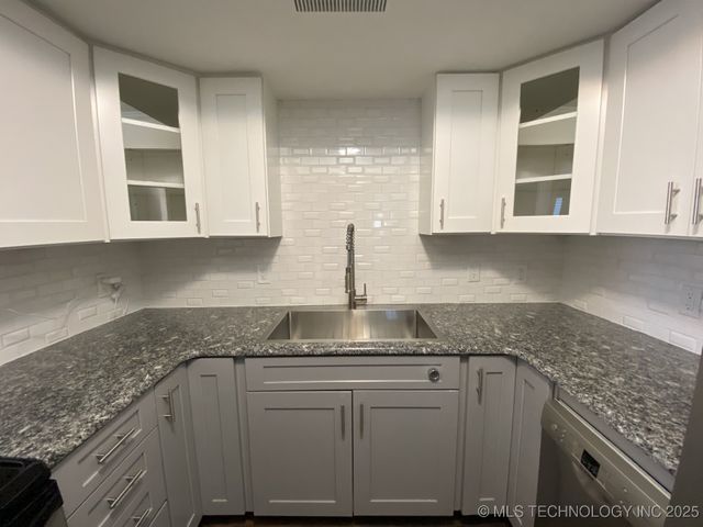 9107 S 69th East Place, Tulsa, OK 74133