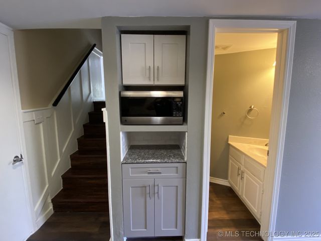 9107 S 69th East Place, Tulsa, OK 74133