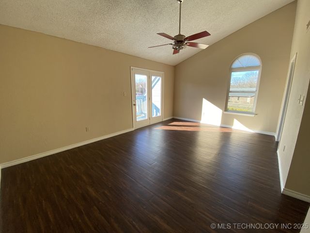 9107 S 69th East Place, Tulsa, OK 74133